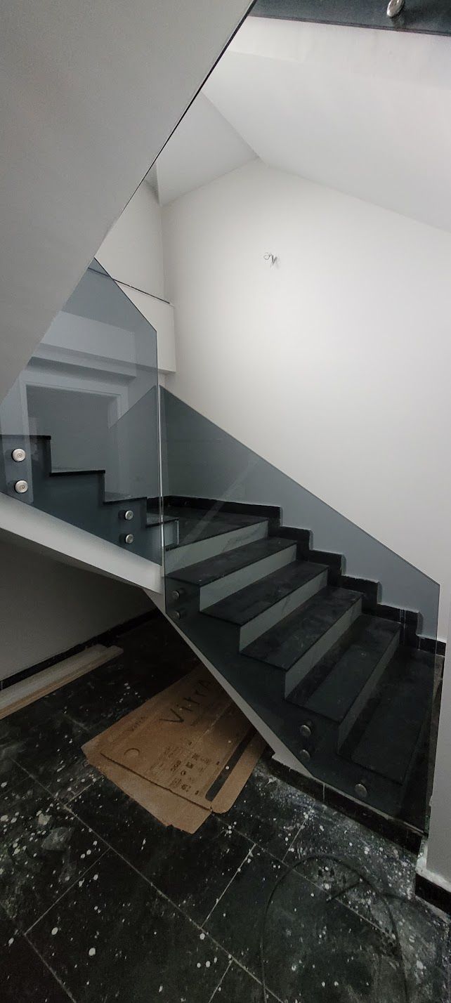 პროექტი მინის მოაჯირები