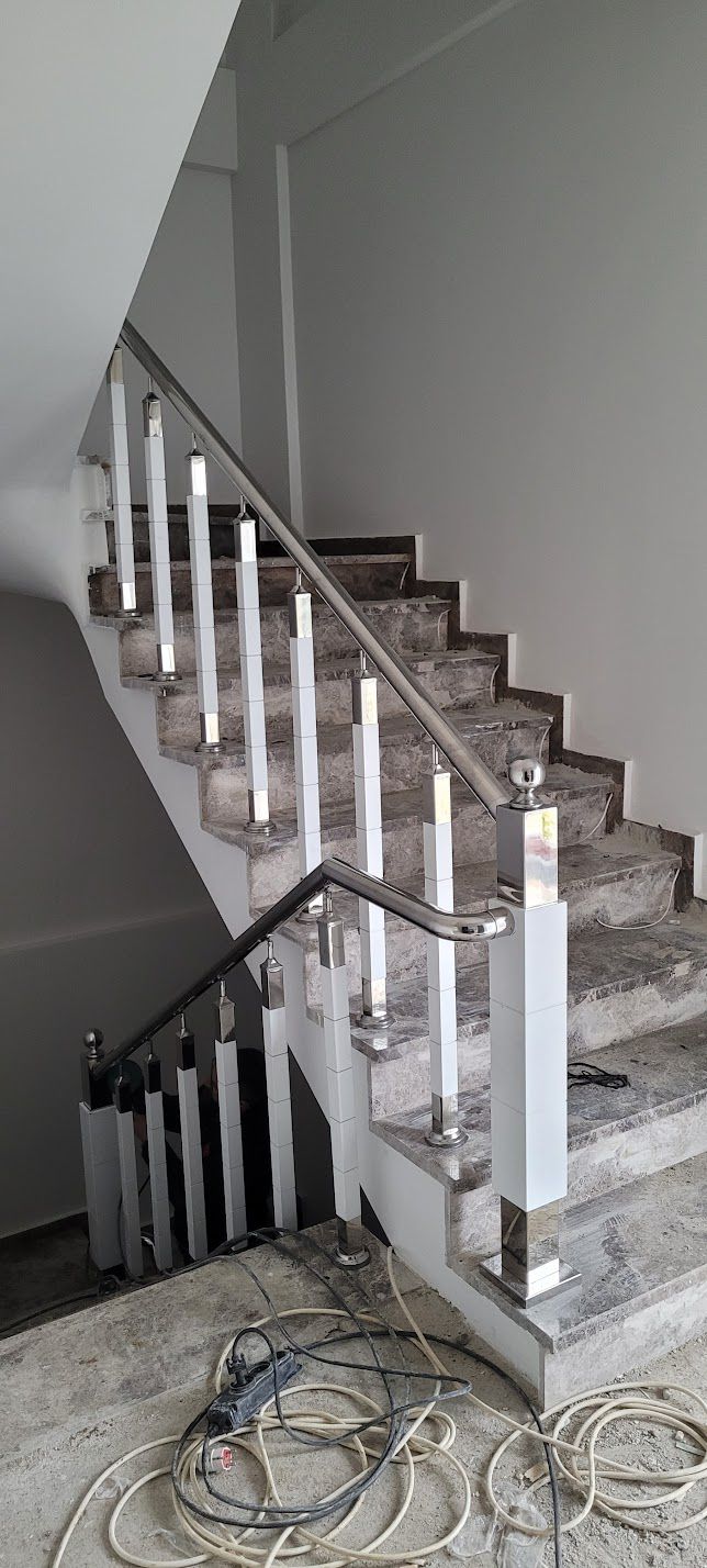 უჟანგავი მოაჯირები